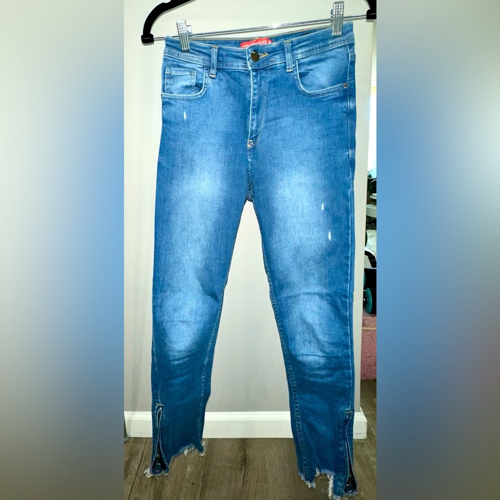 High Waist women jeans . Blue .Size 28